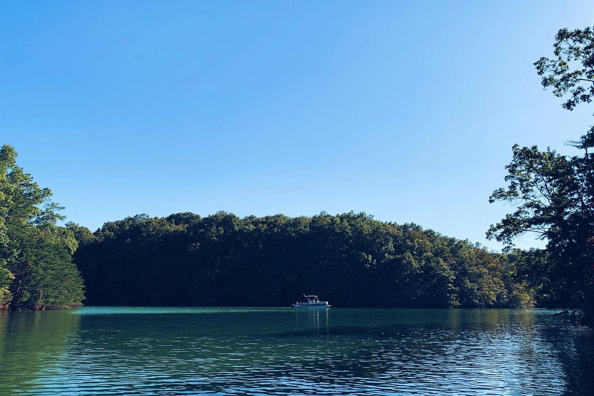 Pontoon boat on Possum Kingdom Lake